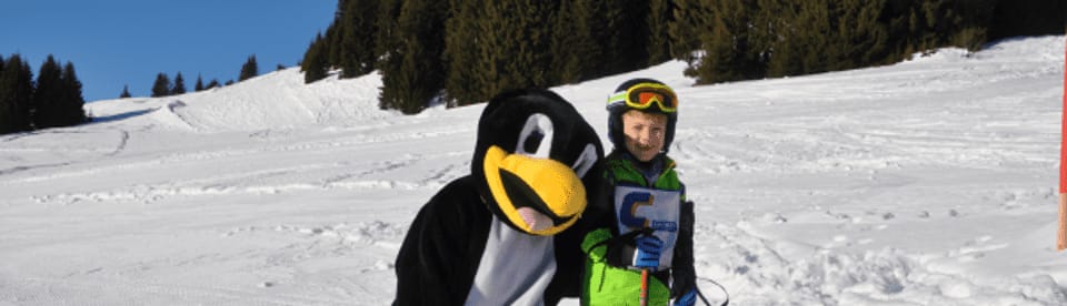 Kind mit Pinguin