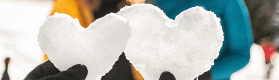 zwei Schneeherzen
